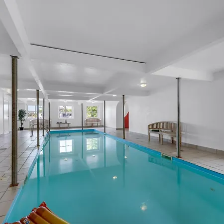 40-person Home, With Large Pool Area And Panoramic Views Of The Limfjord بيت للعطل